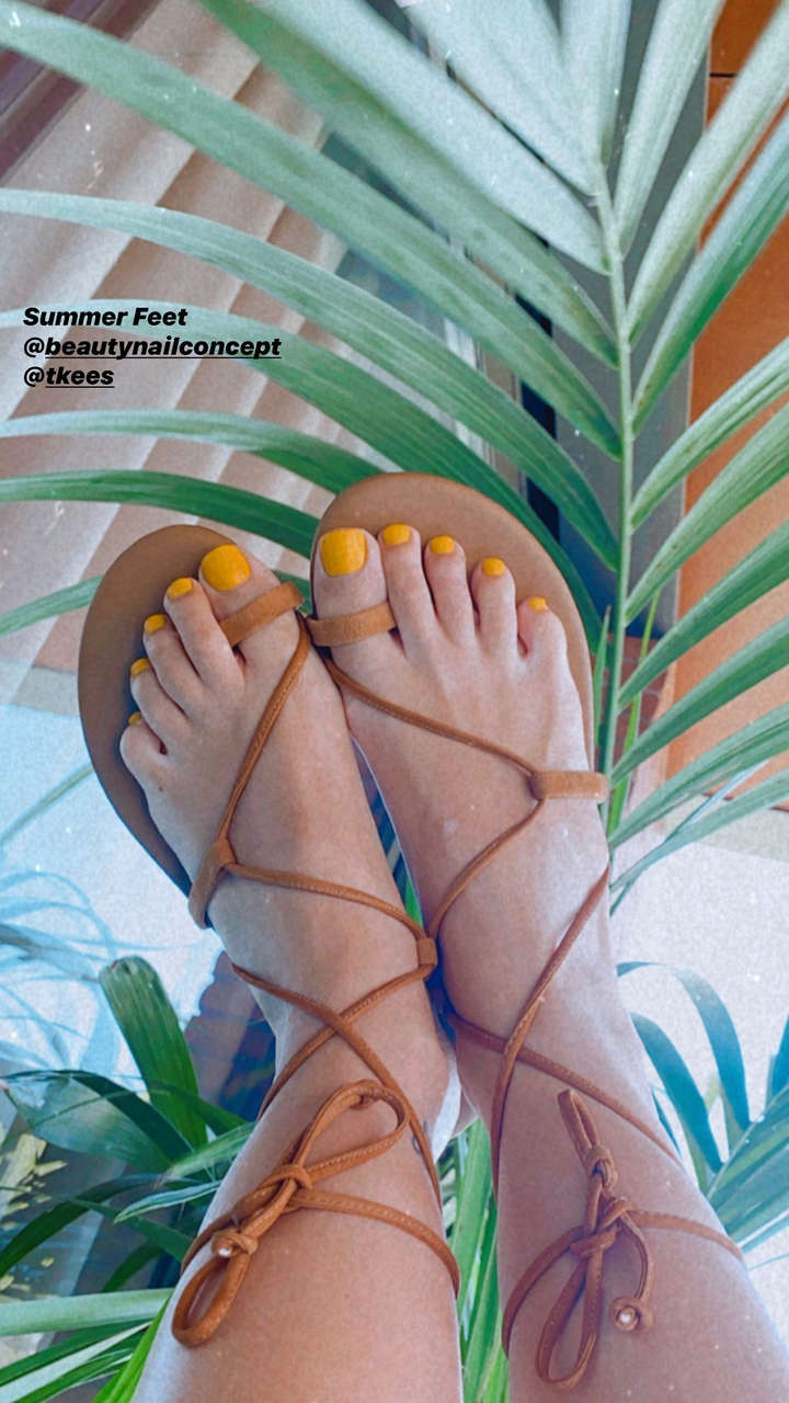 Coral Simanovich Feet