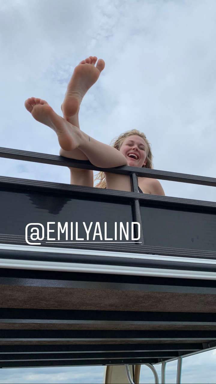 Emily Alyn Lind Feet