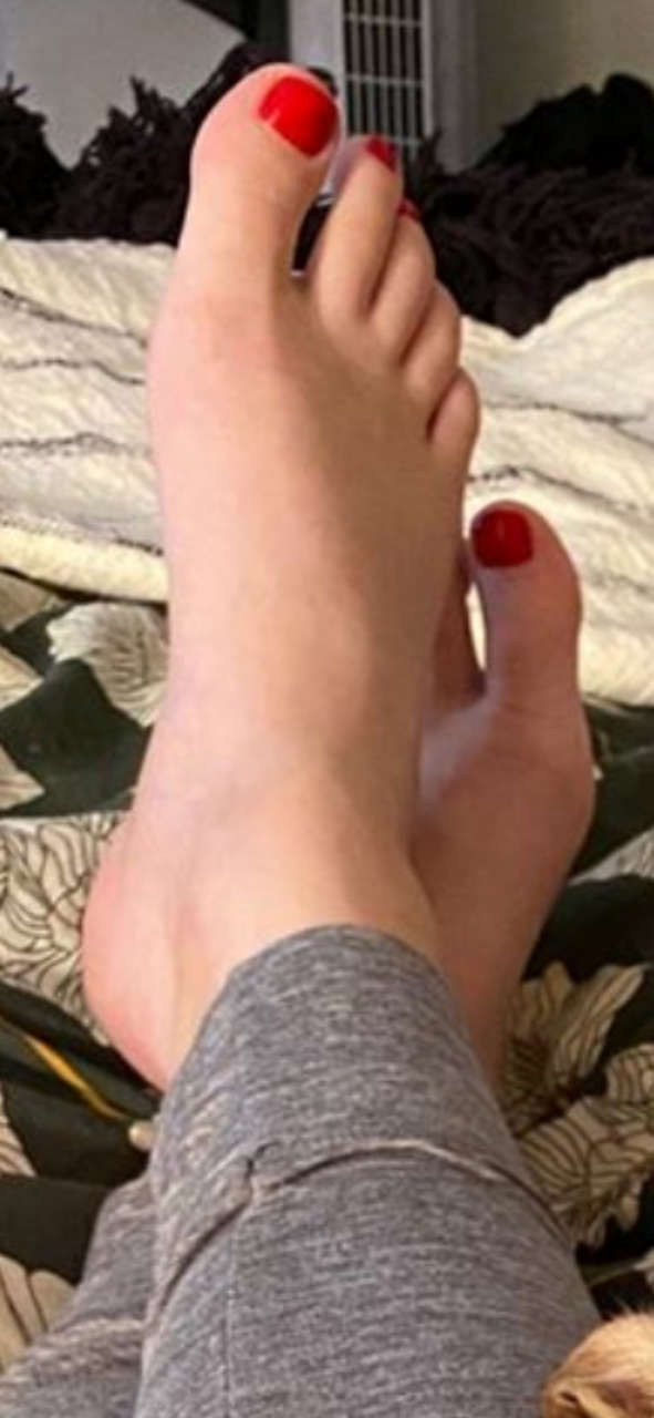 Robyn Adele Anderson Feet