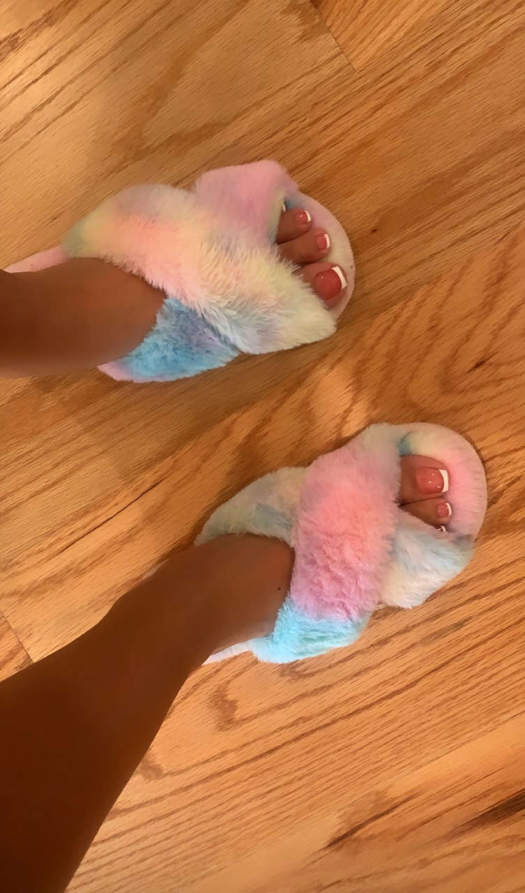 Tamera Kissen Feet