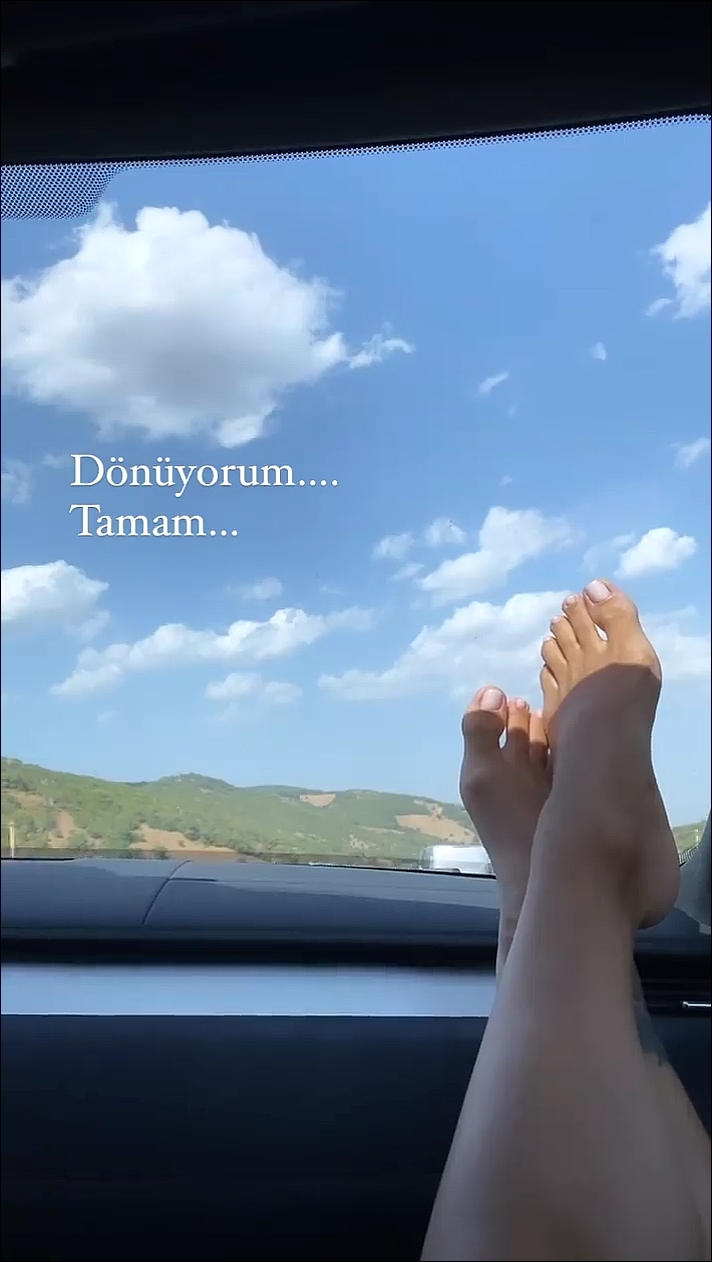 Yasemin Yuruk Feet