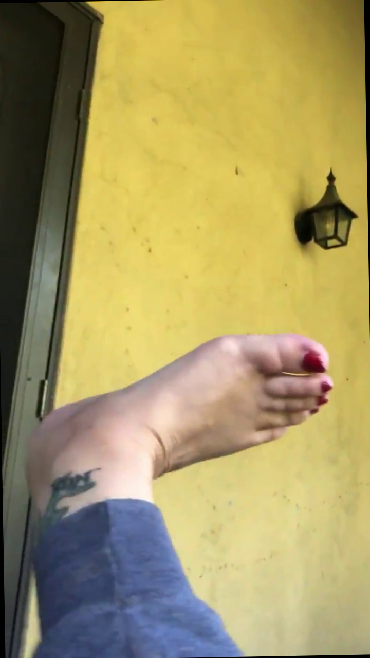 Christina Applegate Feet