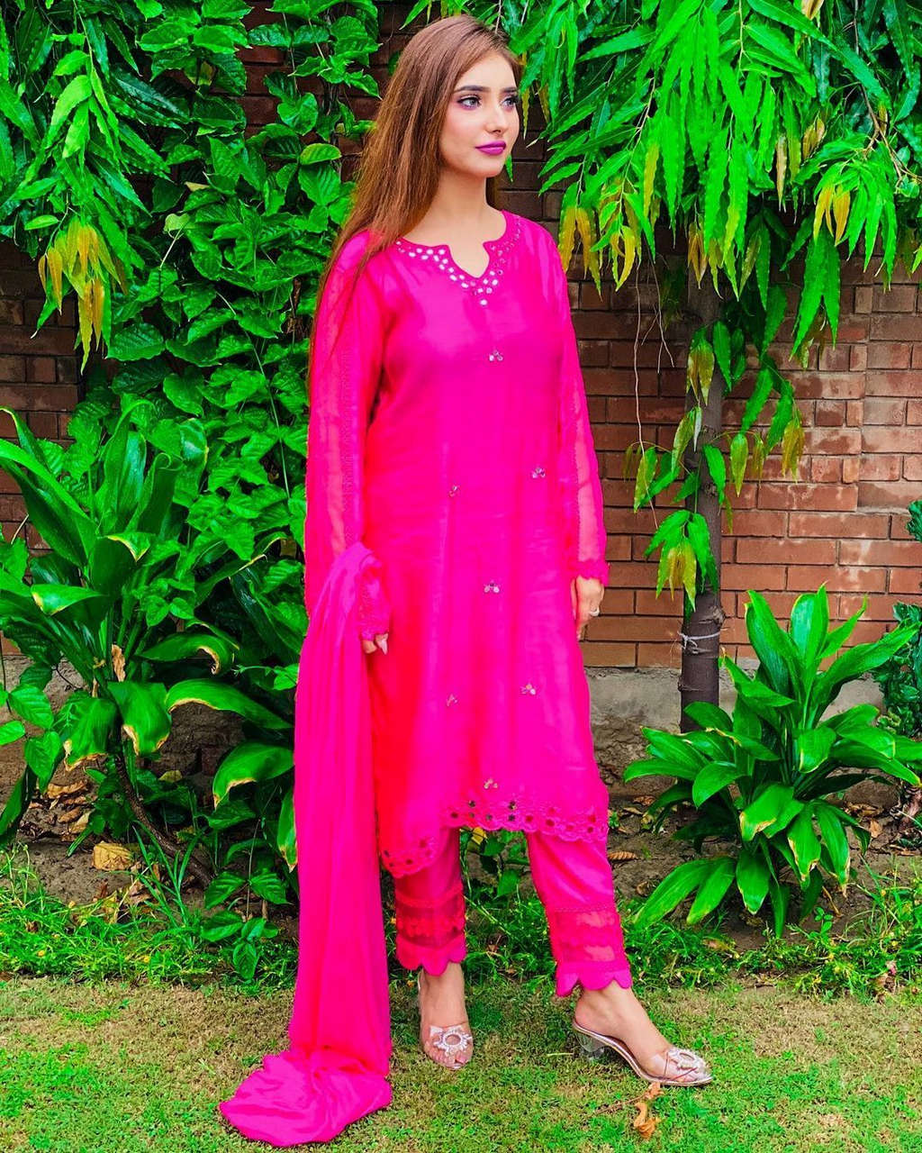 Rabia Bukhari Feet (29 photos) - feet.wiki