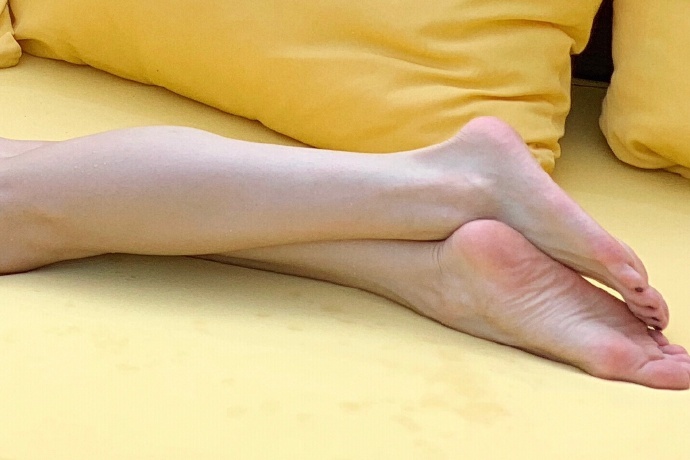 Elane Zhong Feet