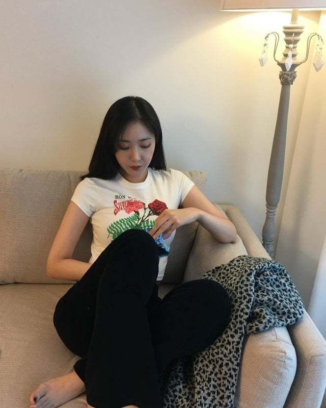 Eun Bi Hwang Feet