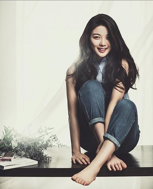 Kim Yoo Jeong Feet