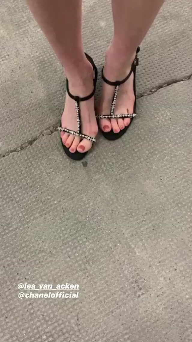 Lea Van Acken Feet
