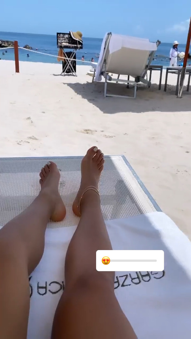 Yovana Mendoza Feet