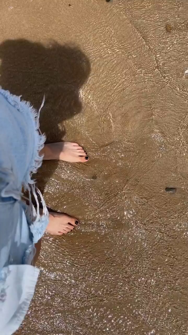 Alexa Mansour Feet
