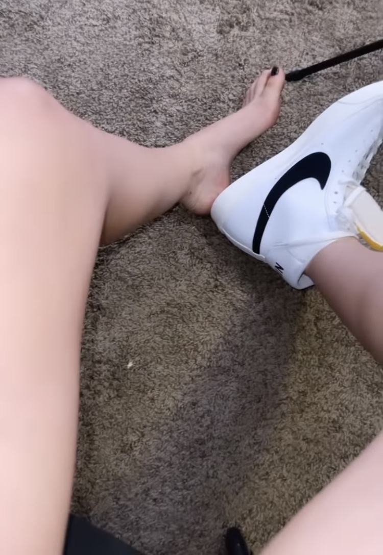 Indiana Massara Feet