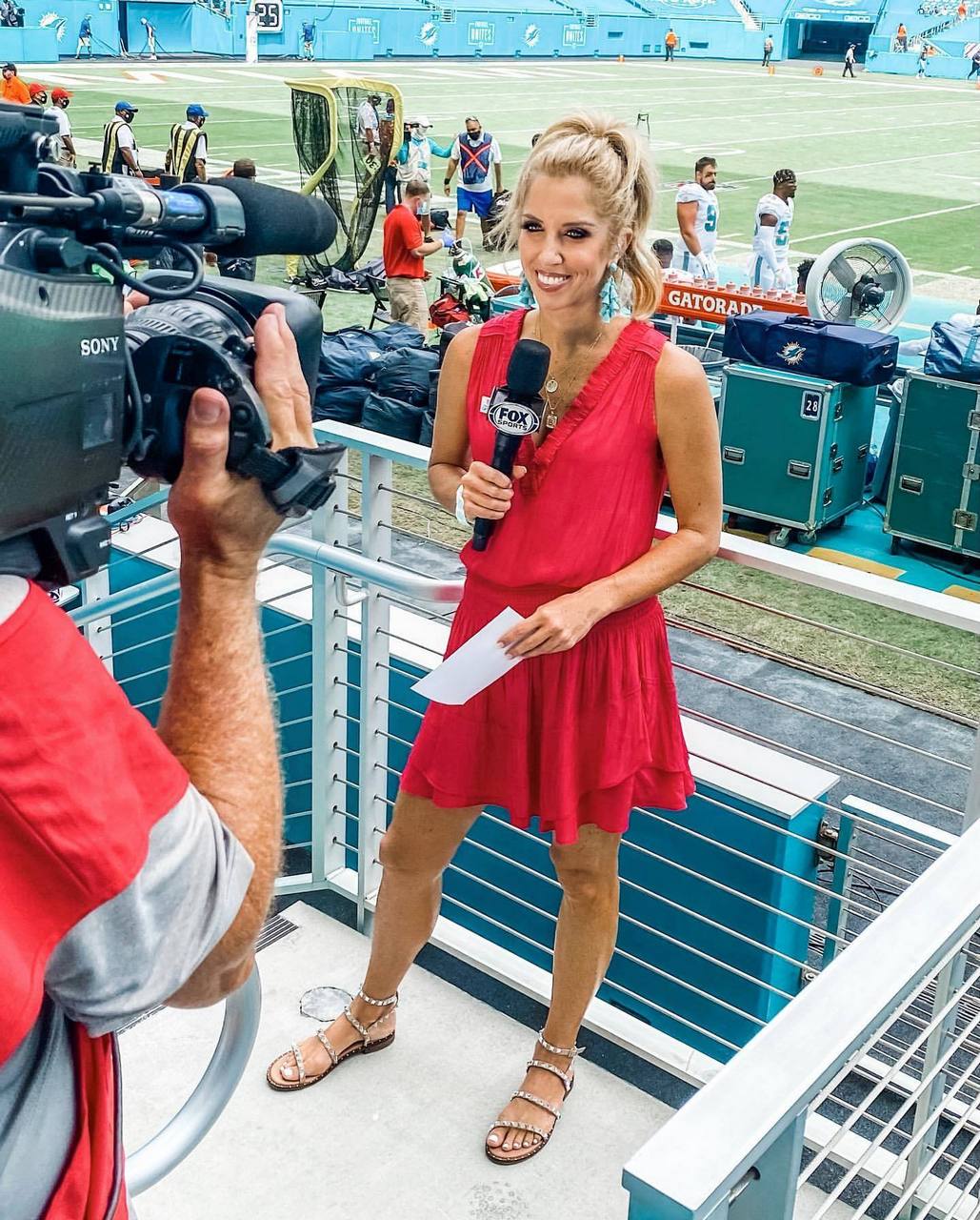 Sara Walsh Feet (41 pictures) - feet.wiki