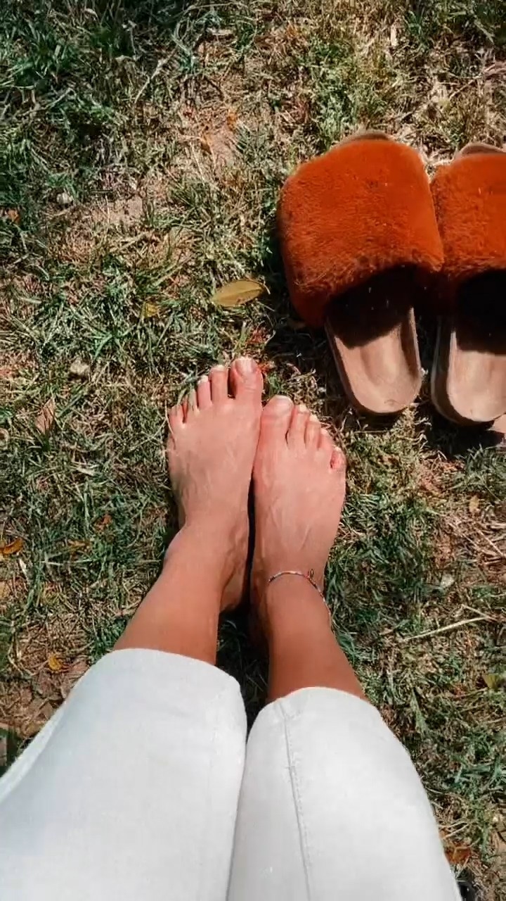 Merve Nal Feet