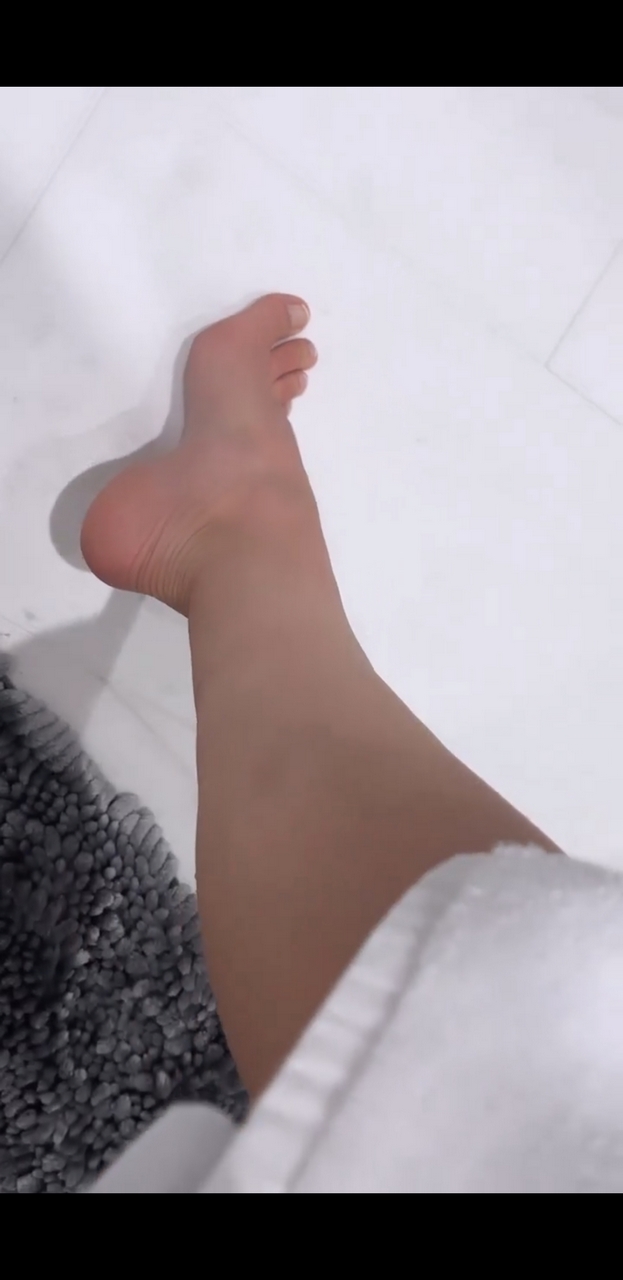 Thalia Feet