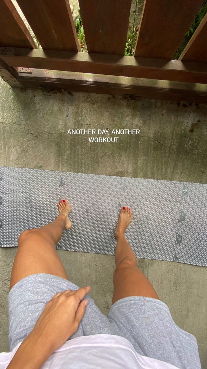 Andreea Chiritescu Feet