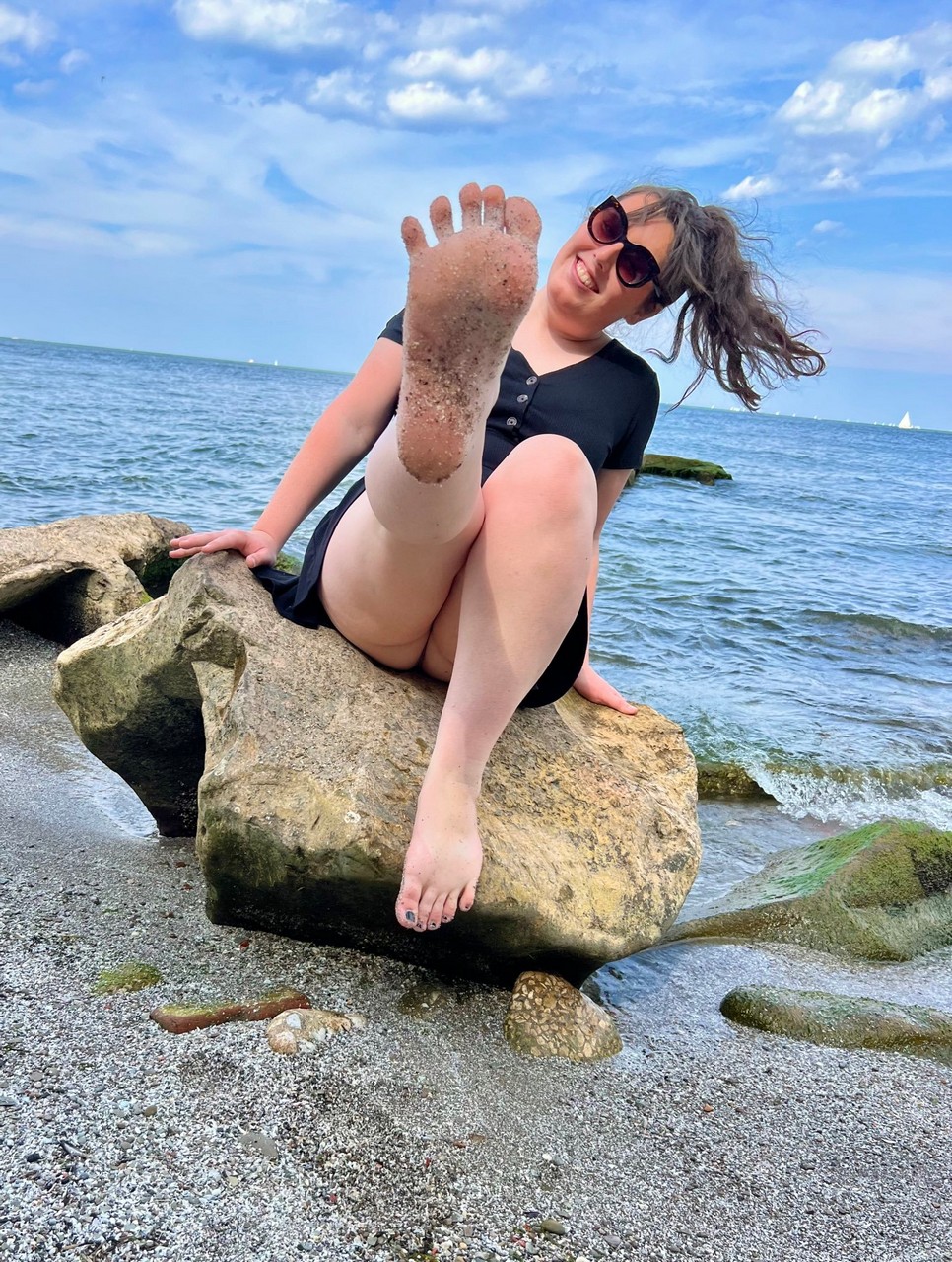 Dakota Neo Feet