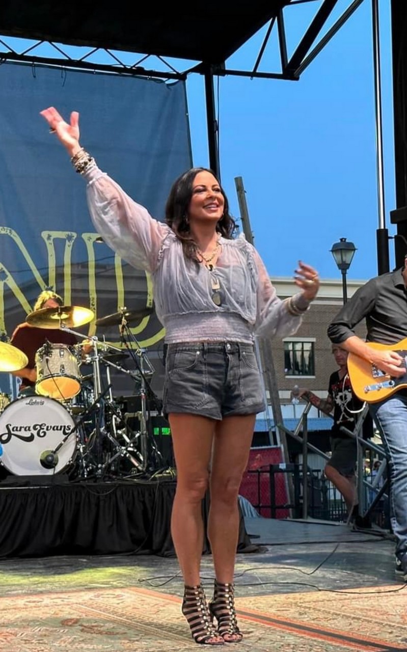 Sara Evans Feet