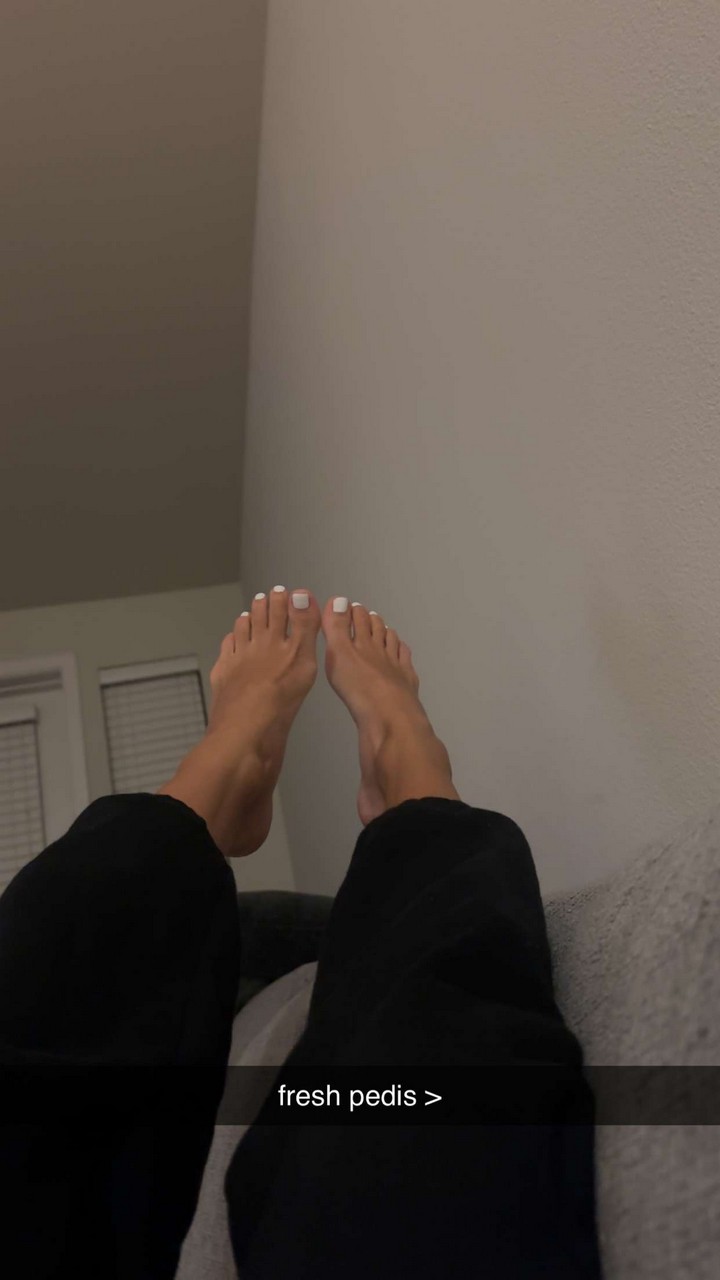 Isabela Lopez Feet