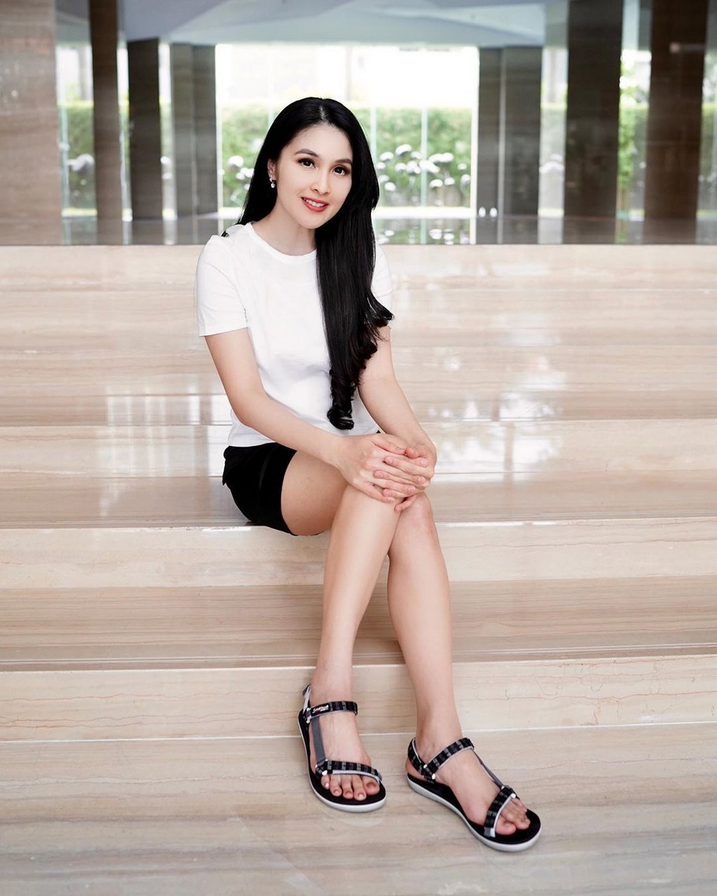 Sandra Dewi Wikifee